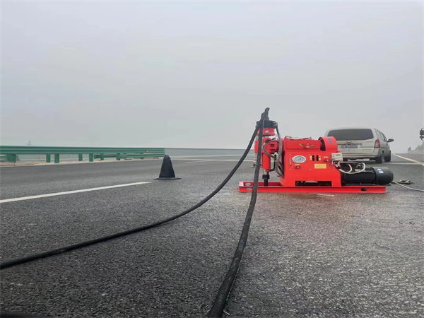 临桂马路路基路面开裂下沉注浆加固灌浆